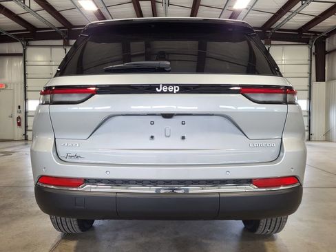 New 2025 Jeep Grand Cherokee Laredo w/ Luxury Tech Group I AWD/4WD image 4