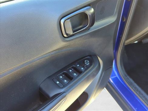 Used 2024 Hyundai Venue Limited image 11