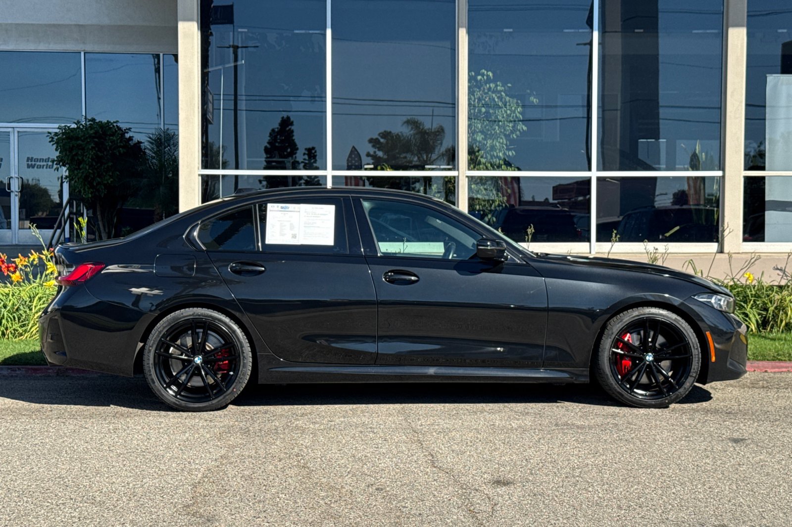 Used 2023 BMW 330i Sedan w/ M Sport Package RWD image 3