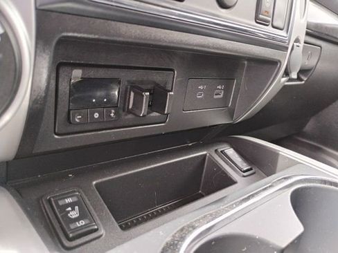 Used 2021 Nissan Titan SV w/ SV Convenience Package image 16