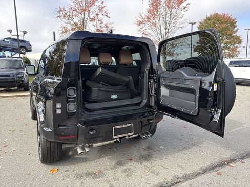 New 2025 Land Rover Defender 90 V8 image 12