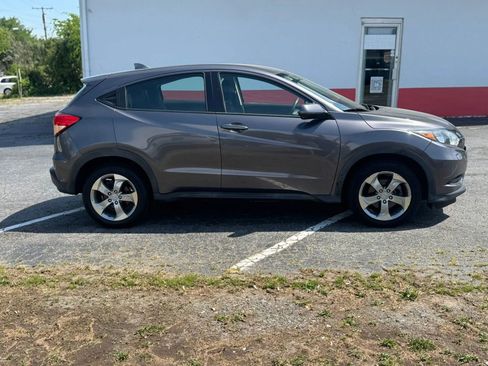 Used 2016 Honda HR-V LX image 4