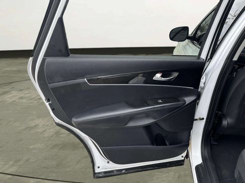 Used 2020 Kia Sorento LX w/ LX I4 Convenience Package image 11