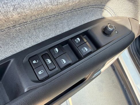Used 2024 Jeep Compass Latitude AWD/4WD image 15