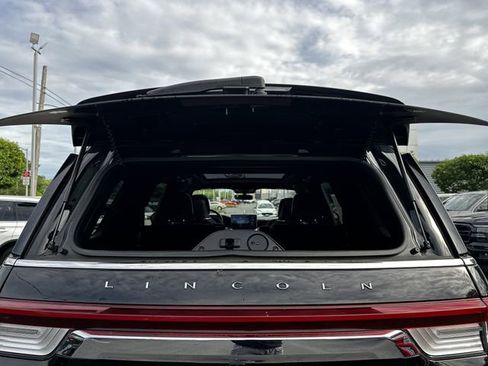 Certified 2023 Lincoln Navigator Reserve AWD/4WD image 40