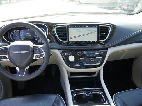 Used 2023 Chrysler Pacifica Limited FWD image 22
