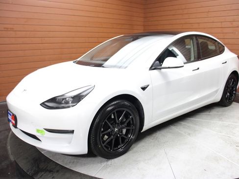 Used 2023 Tesla Model 3 Standard Range image 26