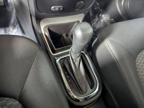 Used 2011 Chevrolet HHR LT FWD image 19