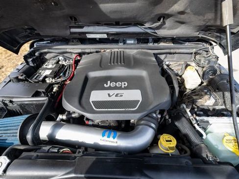 Used 2014 Jeep Wrangler Unlimited Rubicon w/ Connectivity Group image 22