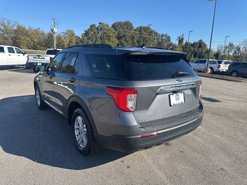 Used 2022 Ford Explorer XLT image 3