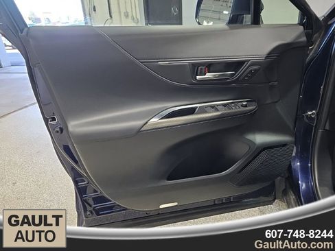 Used 2023 Toyota Venza Limited image 11