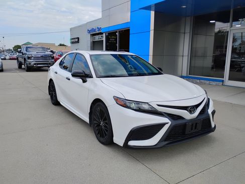 Used 2022 Toyota Camry SE AWD/4WD image 3