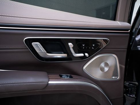 Used 2024 Mercedes-Benz Maybach EQS 680 4MATIC image 44
