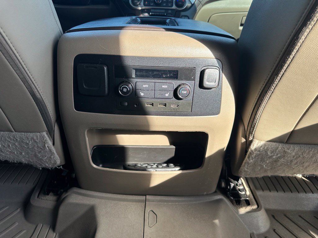 Used 2019 Chevrolet Suburban Premier AWD/4WD image 35
