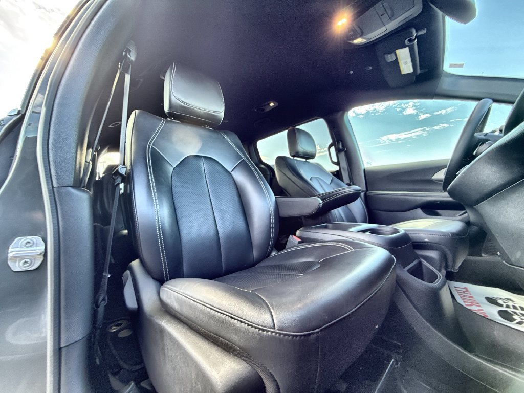 Used 2025 Chrysler Pacifica Select FWD image 27