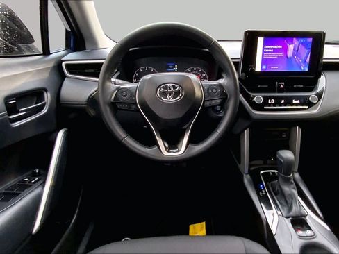 Used 2024 Toyota Corolla Cross LE w/ Moonroof Package FWD image 6