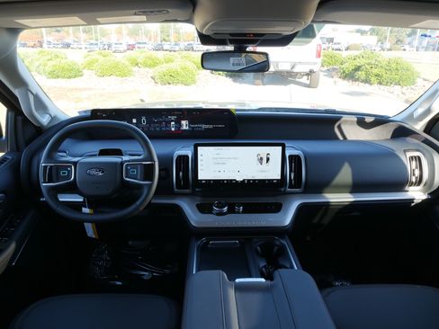 New 2025 Ford Expedition Active image 20