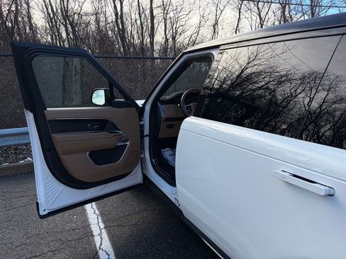 New 2026 Land Rover Range Rover Long Wheelbase SE image 10
