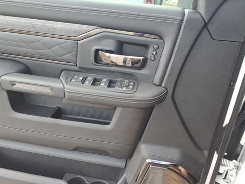 New 2026 RAM 3500 Laramie AWD/4WD image 18