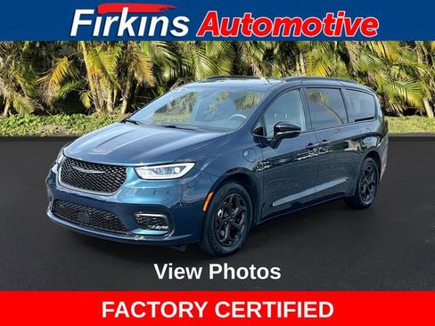 Used 2024 Chrysler Pacifica Premium FWD image 1