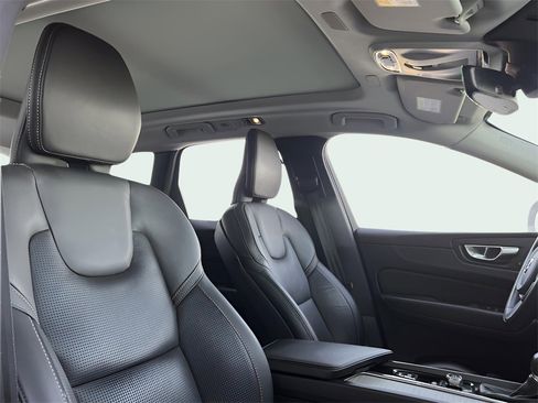 Used 2021 Volvo XC60 T5 Inscription image 22