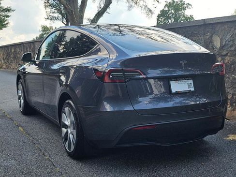 Used 2023 Tesla Model Y 2WD image 13