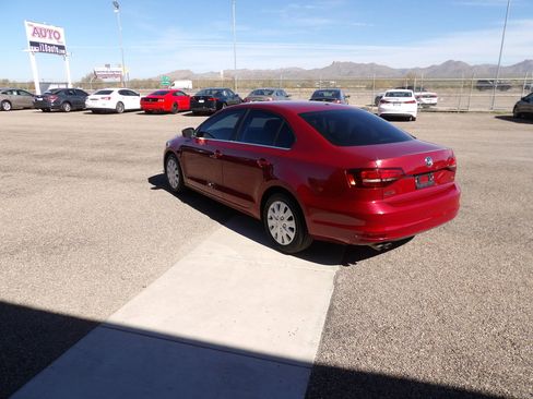 Used 2017 Volkswagen Jetta S image 3