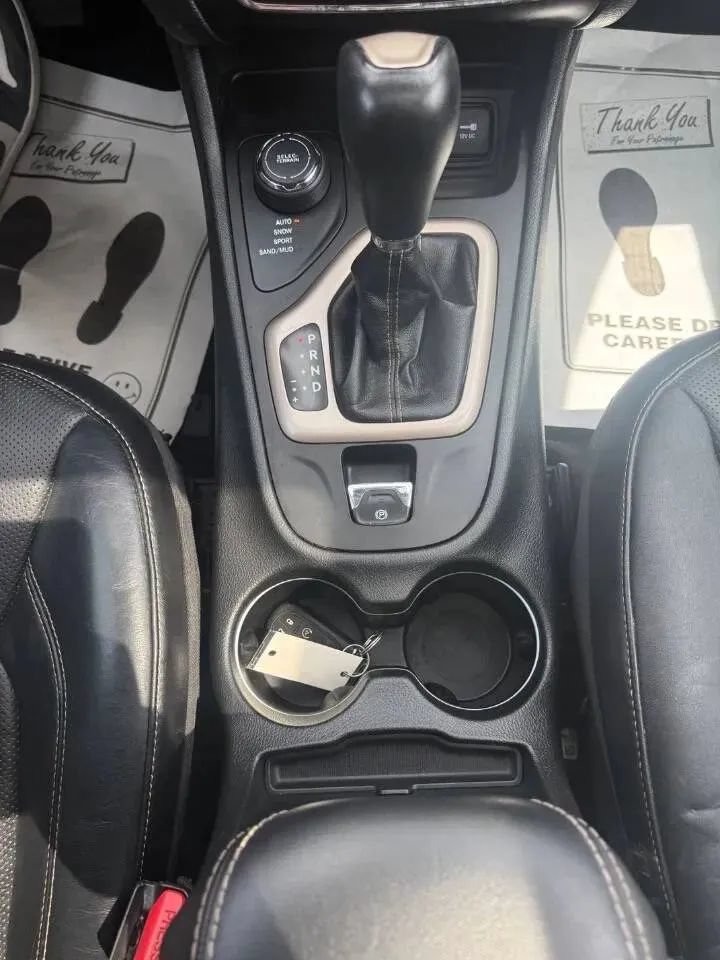 Used 2014 Jeep Cherokee Limited w/ Technology Group AWD/4WD image 17