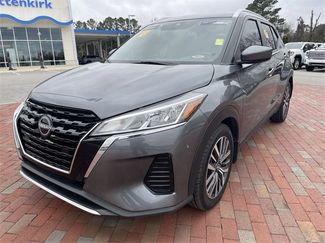Used 2022 Nissan Kicks SV video 1