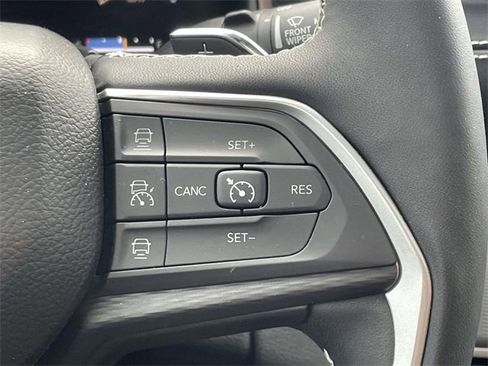 Used 2023 Jeep Grand Cherokee Altitude image 22