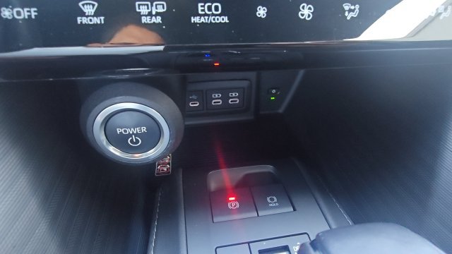Used 2024 Toyota Venza XLE AWD/4WD image 27