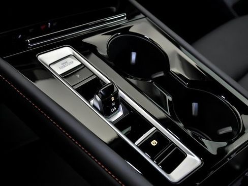 Certified 2025 Volkswagen Atlas Peak Edition SE image 18