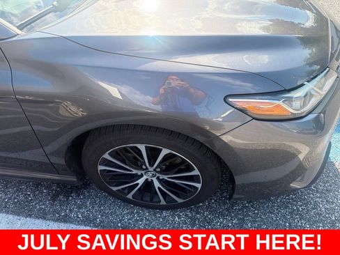 Used 2018 Toyota Camry SE FWD image 11