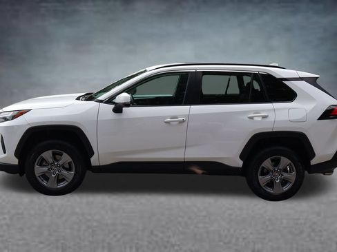 Used 2022 Toyota RAV4 XLE AWD/4WD image 4
