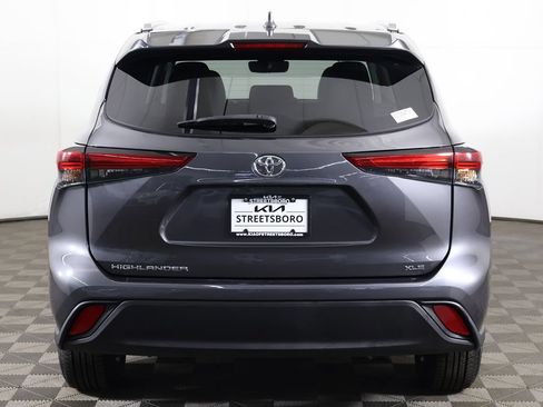 Used 2023 Toyota Highlander XLE FWD image 13