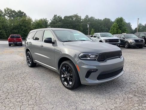 Used 2022 Dodge Durango SXT w/ Blacktop Package AWD/4WD image 2