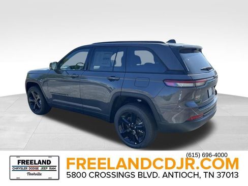 New 2025 Jeep Grand Cherokee Limited w/ Luxury Tech Group II image 4