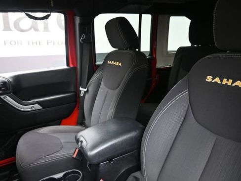 Used 2015 Jeep Wrangler Unlimited Sahara AWD/4WD image 16