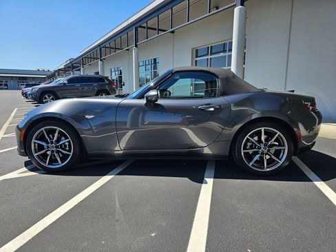 Used 2023 MAZDA MX-5 Miata Grand Touring RWD image 2