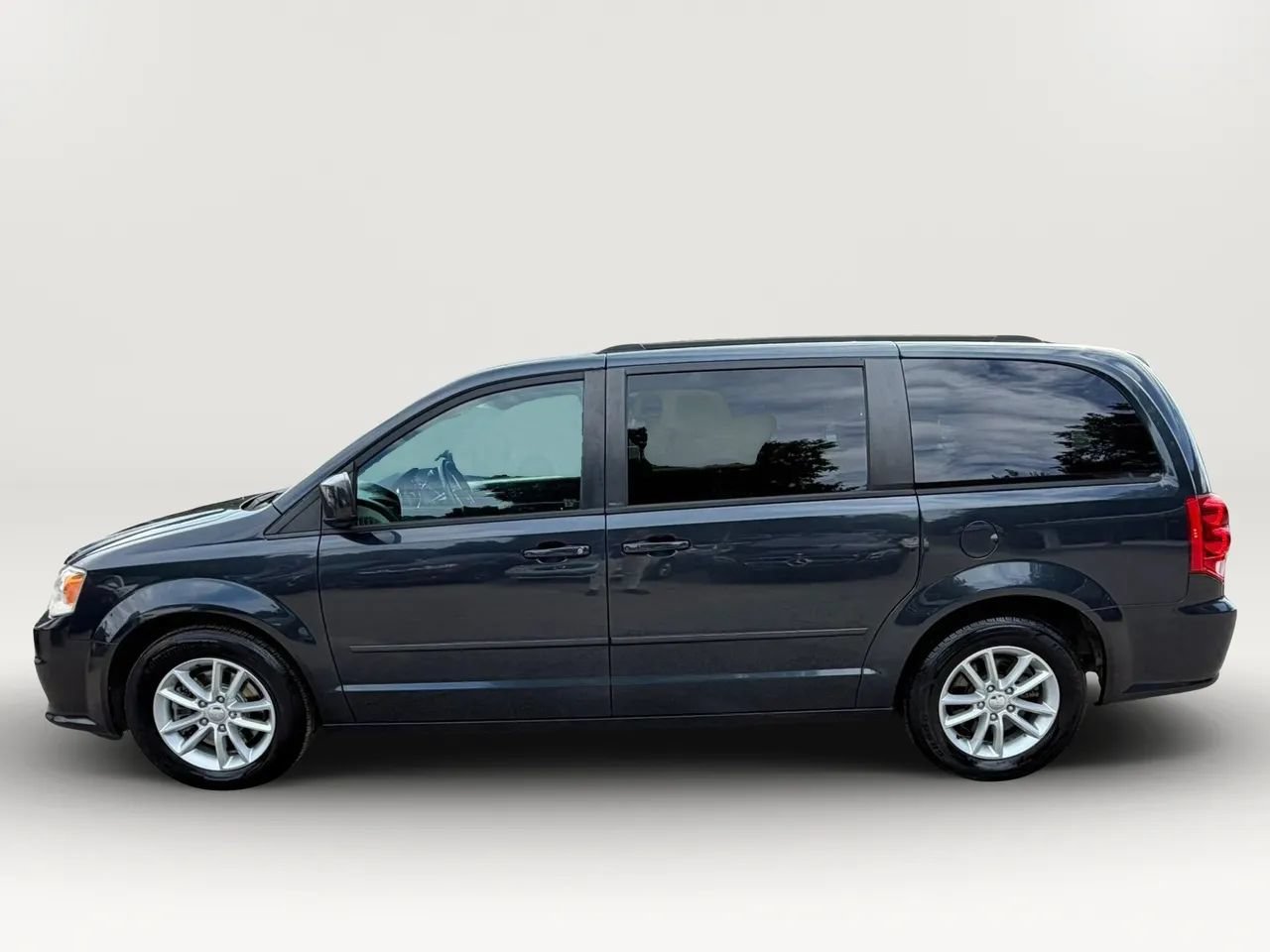 Used 2013 Dodge Grand Caravan SXT w/ UConnect Hands-Free Group FWD image 6