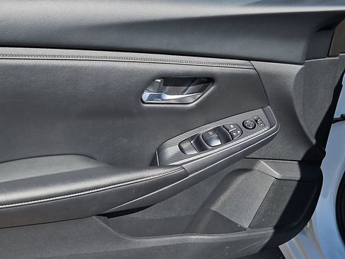 Used 2024 Nissan Sentra SV FWD image 18