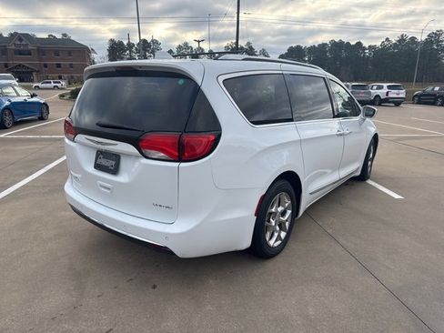 Used 2018 Chrysler Pacifica Limited image 7