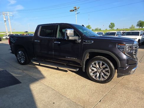 Used 2024 GMC Sierra 1500 Denali w/ Denali Reserve Package AWD/4WD image 13