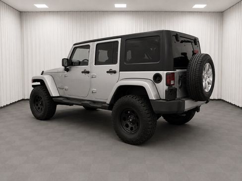Used 2014 Jeep Wrangler Unlimited Sahara w/ Connectivity Group AWD/4WD image 5