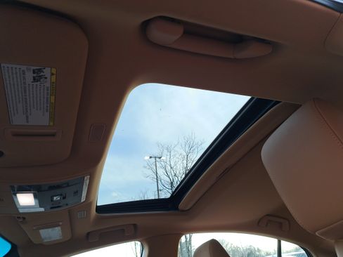 Used 2025 Lexus ES 300h w/ Premium Package image 31