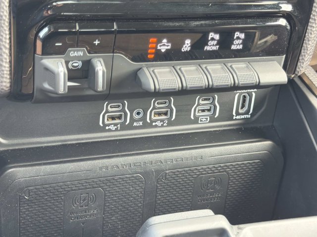 Used 2025 RAM 1500 Limited AWD/4WD image 33