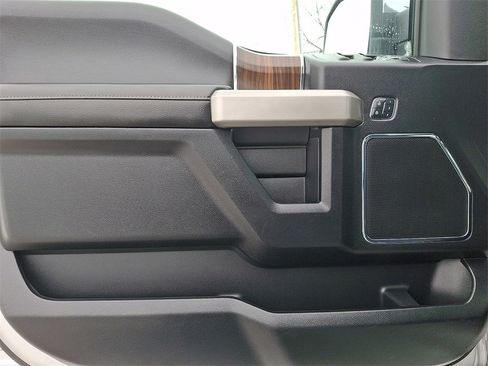 Used 2017 Ford F150 Lariat w/ Equipment Group 502A Luxury image 10