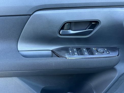 Certified 2025 Nissan Kicks S image 12