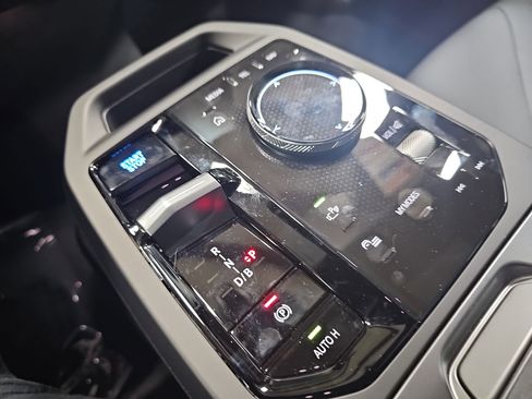 New 2026 BMW iX xDrive45 w/ M Sport Package image 25