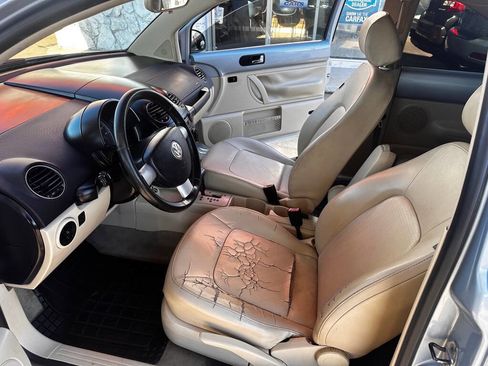 Used 2010 Volkswagen Beetle Coupe image 10